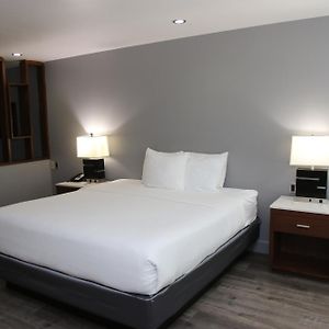 One Room Suite Tub Disability Access or Non Smoking